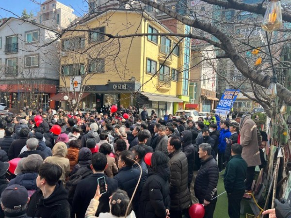 붙임 4_202403081556_이헌욱_보도자료_이헌욱,_한동훈에_맞서_1인_시위.jpg