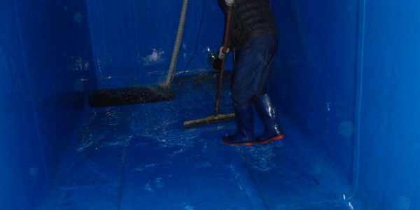 6-1. 용인특례시에 있는 대형 건축물의 저수조 청소 모습.png