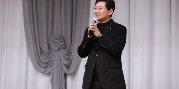 3-1. 이상일 용인특례시장이 지난 16일 2040 용인도시기본계획 수립을 위한 시민계획단 발대식에서 인사말을 하고 있다.jpg