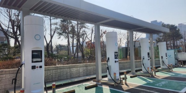 1. 용인특례시가 전기차 충전시설 지원 사업에 참여할 민간시설 소유자의 신청을 받는다. 사진은 전기차 충전시설이 설치된 모습..jpg