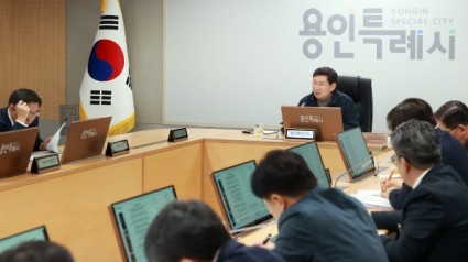 11. 이상일 용인특례시장이 지난 18일 간부회의를 주재하고 있다.JPG