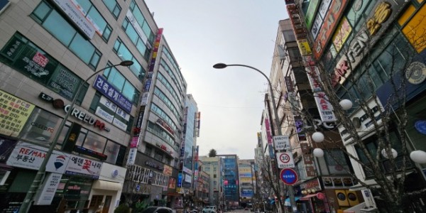 1. 용인특례시가 골목형상점가 지정 기준을 완화한다. 사진은 구갈동의 상점가..jpg