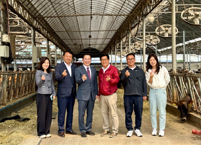 240424 이오수 의원, 축산농가 악취 개선하여 상생 방안 찾자...피트모스 활용 농가 방문 통해 지원책 마련1.jpg