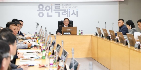 2. 용인특례시의 FAB착공 대비 종합대책 회의 모습.jpg