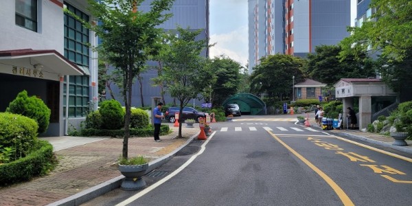 1_1.(자문후)_관리사무소+앞+보행자+횡단보도+설치 (1).jpg