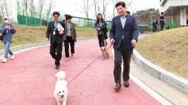 4-1. 지난 8일 용인특례시 동물보호센터에서 열린 _제5회 반려동물의 날_ 기념행사에 참석한 이상일 시장.jpg