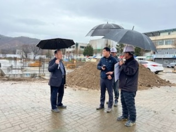240409 윤종영의원, 지역내 학교 공간혁신 개선 공사 확인 및 학교장 건의사항 해결노력.jpg