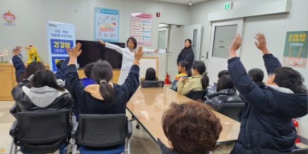 5. 기흥구보건소의 찾아가는 보건의료서비스 _건강이와 한방이_ 현장.jpg