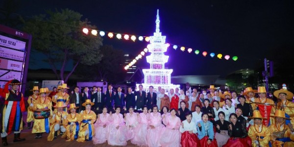 9-2. 지난 17일 용인특례시청에서 열린 부처님 오신 날 봉축 점등식.JPG