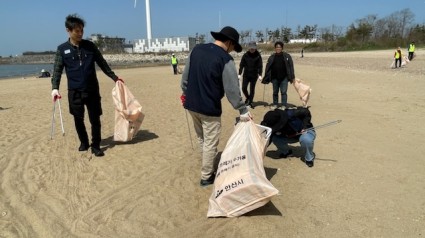 (사진자료)경기도，+깨끗한+경기바다+조성+위해+‘해안가+봄맞이+대청소’+실시++(4).jpg