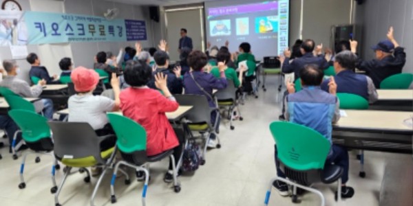 6. 상현2동 주민자치위원회가 어르신 대상 키오스크 사용법 특강을 진행했다..jpg