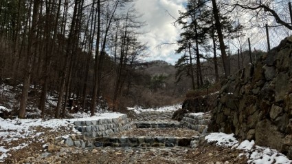 7. 산사태 예방 시설물 사례..JPG