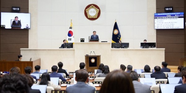 20240422 용인특례시의회, 제282회 임시회 제2차 본회의 열어(1).jpg