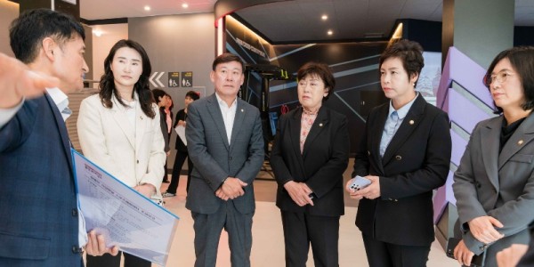 20240422 문화복지위원회, 장애인 가상현실 스포츠체험센터 현장 방문(1).jpg