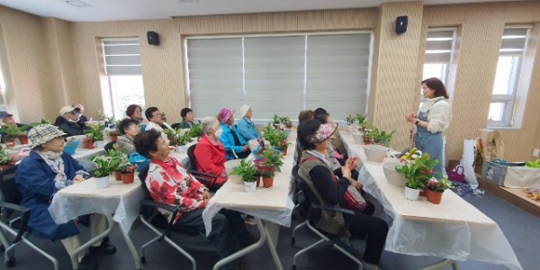 9. 용인특례시 처인구보건소의 홀로 어르신을 위한 건강 프로그램 현장.jpeg