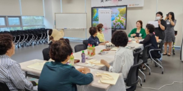 6. 지난해 용인특례시 수지구보건소에서 진행된 문화예술 치유프로그램 모습.jpg