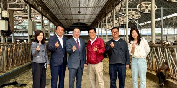 240424 이오수 의원, 축산농가 악취 개선하여 상생 방안 찾자...피트모스 활용 농가 방문 통해 지원책 마련1.jpg