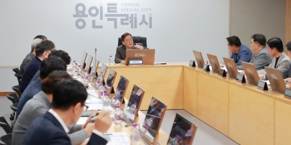 3. 지난 25일 용인특례시청 영상회의실에서 열린 반도체클러스터 국가산업단지 인허가 지원 TF 회의.JPG