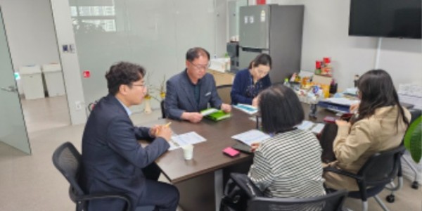 [사진교체] 240429 조성환 의원, 경기도 자살유족 힐링캠프 프로그램 계획을 위한 정담회 개최.jpg