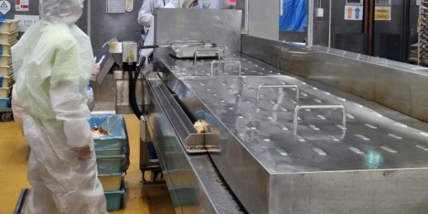 8. 용인특례시의 식품위생 점검 현장 모습.jpg