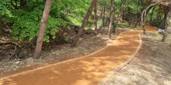 7. 용인특례시가 기흥구 구갈상하레스피아에 조성한 _어싱길_.jpeg