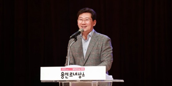 2-1. 이상일 용인특례시장이 11일 주민자치센터 문화경연대회에서 인사말을 하고 있다.jpg