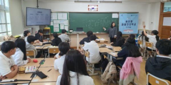 5. 지난 8일 포곡중학교 학생을 대상으로 마을자치학교 프로그램을 진행했다.jpg