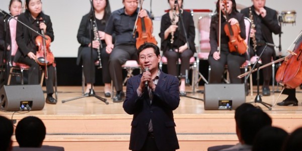 2-1. 이상일 용인특례시장이 17일 장애인식개선 교육에서 인사말을 하고 있다.JPG