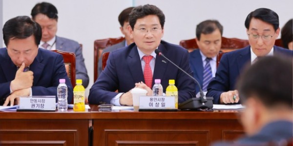 9-2. 이상일 용인특례시장이 22일 국토교통부 세종청사 대회의실에서 열린 제6차 국가산단 범정부 추진지원단 회의에서 용인특례시의 의견을 말하고 있다..jpg