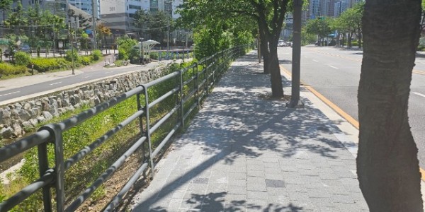 10-1. 수지구 동천동 고기로 45번길 보행로 개선후.jpg