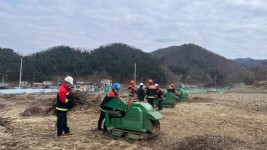 (사진자료)+산불발생+예방을+위해+영농부산물+파쇄+작업+수행.jpeg