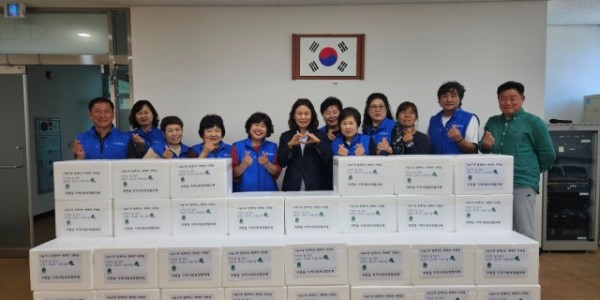 3-1. 모현읍 지역사회보장협의체가 저소득 100가구에 보양식 꾸러미를 전달했다.jpg