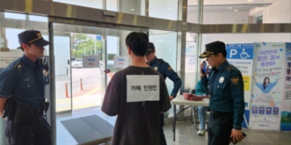 4-1.  죽전1동이 안전한 민원실 조성을 위해 죽전지구대와 합동으로 민원실 비상상황 대비 모의훈련을 진행했다.jpg