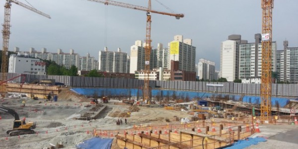 2. 수지구의 한 공동주택 건설현장의 모습.jpg