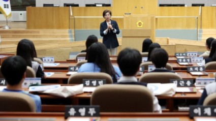 240527 김미숙 의원, 청소년 의회교실 참석해 군포시 산본중학교 학생들 격려(2).jpg