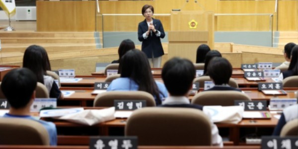 240527 김미숙 의원, 청소년 의회교실 참석해 군포시 산본중학교 학생들 격려(2).jpg