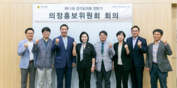 240530 정윤경 의원, 제8차 의정홍보위원회 개최...의정홍보위 활성화 방안 연구 계획 심의 (1).jpg