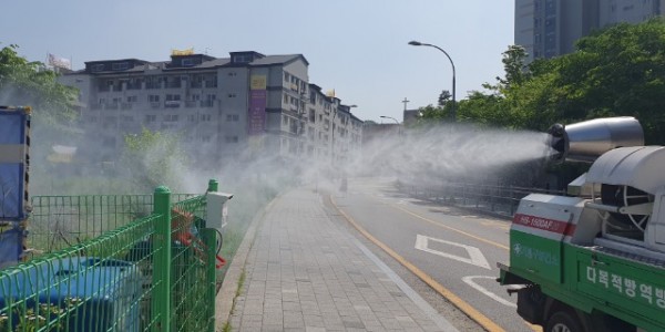 10. 용인특례시가 모기 유충 집중구제 기간을 운영한다.jpg