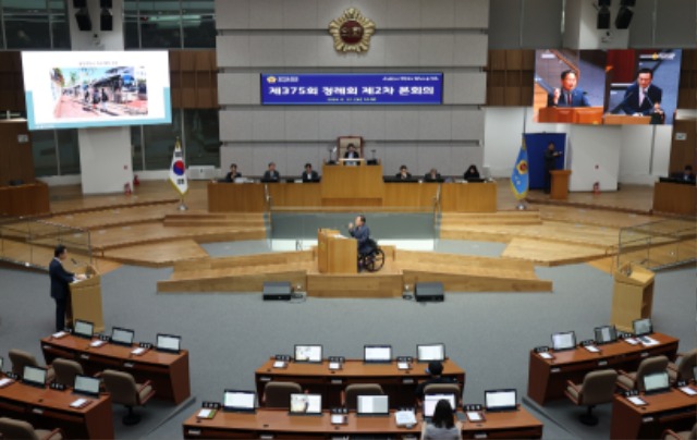 240613 박재용 의원, 도정질의 일문일답 통해 경기도장애인오케스트라 및 양주 율정중학교 사태 질의 (2).JPG.jpg