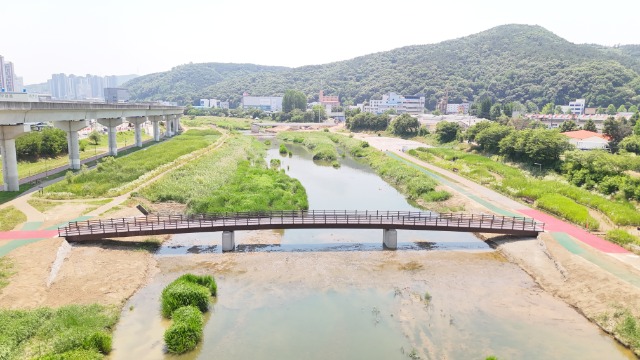 3-1. 용인특례시가 유방동 일대 경안천 횡단교를 만들었다.JPG