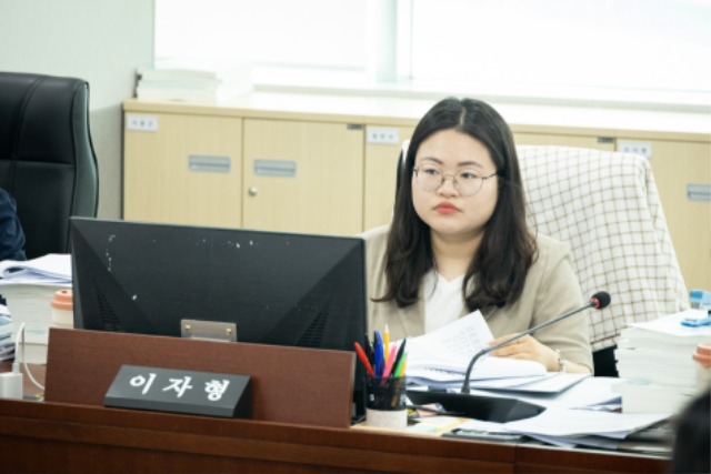 240625 이자형 의원, ‘수산물 도매시장 LED 전광판 사업 전액 이월’ 지적.jpg