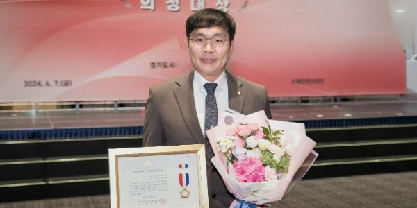 20240607 용인특례시의회 임현수 의원, 대한민국시군자치구의회의장협의회 지방의정봉사상 수상.jpg