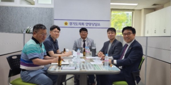 240610 김철현.김재훈.유영일 의원, 스마트도시센터 관련 업무 보고 가져.jpg