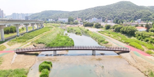 3-1. 용인특례시가 유방동 일대 경안천 횡단교를 만들었다.JPG