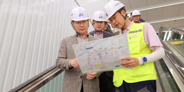 6-3. 이상일 용인특례시장이 26일 GTX-A 구성역 공사 현장을 방문해 시설을 점검했다.JPG