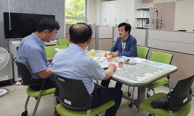 240716 문형근 의원, 비산초등학교 앞 안전한 등하굣길 조성 방안 논의.jpg