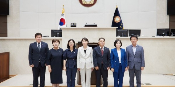 20240701 용인특례시의회, 제284회 임시회 열어…의장 유진선, 부의장 이창식 선출(1).jpg