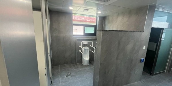 5. 개선공사를 마친 용인특례시 처인구 남사읍행정복지센터의 화장실 모습.jpeg