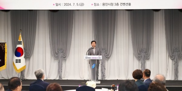 5-1. 5일 용인특례시청에서 열린 고령친화도시 인증 모니터단 발대식에서 축사를 하고 있는 이상일 시장.jpg