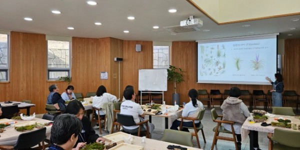 2. 용인특례시가 도시민을 대상으로 치유농업 강좌를 운영한 모습.jpg